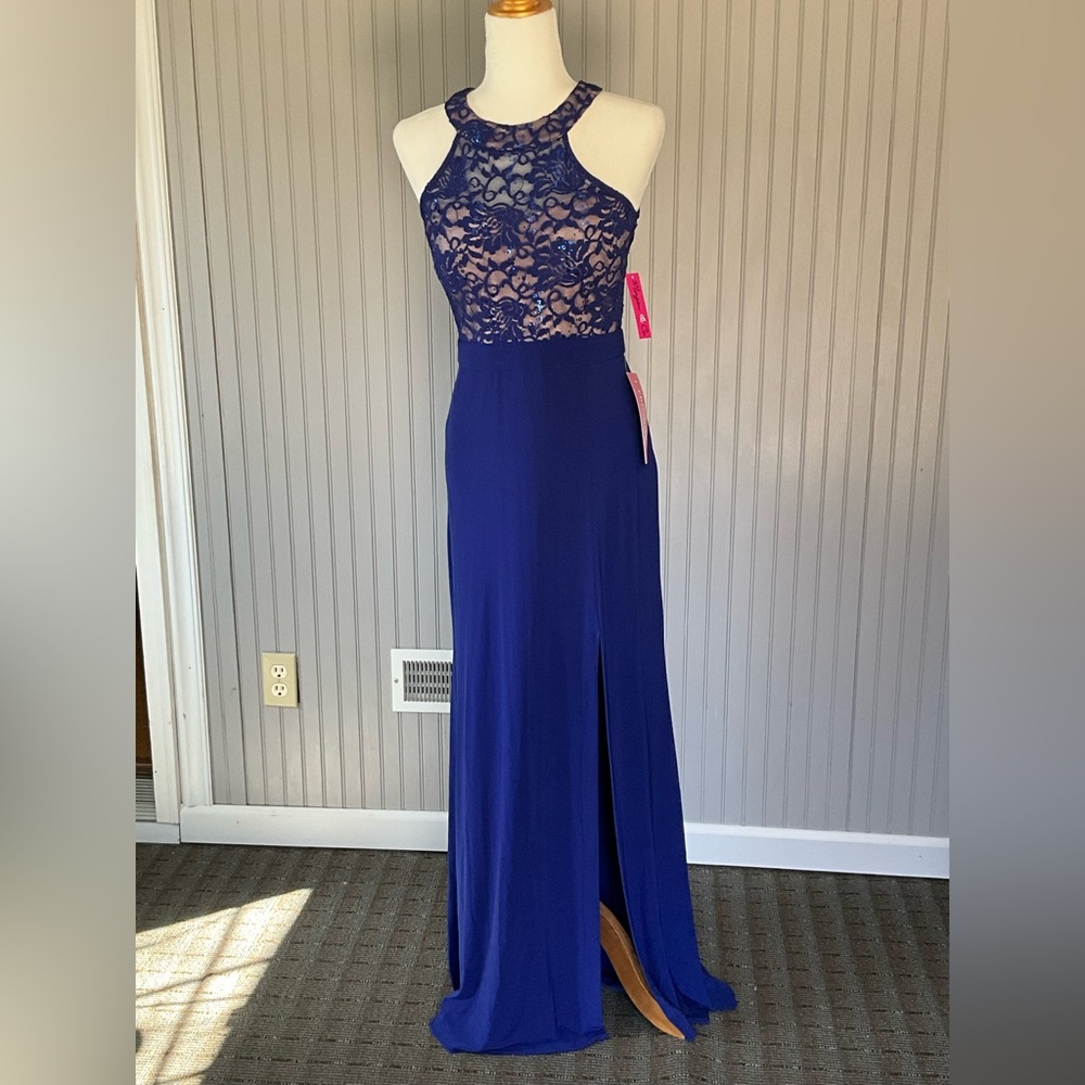 Elegant Blue Lace Evening/Prom Gown. Size 5/6. New with tags.